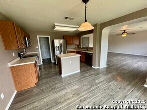 8755 Sunview St in San Antonio, TX - Building Photo - Building Photo