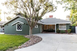 13139 Valleyheart Dr in Los Angeles, CA - Building Photo