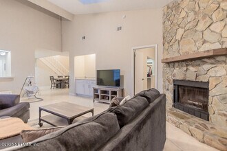 11060 Wandering Oaks Dr in Jacksonville, FL - Building Photo - Building Photo