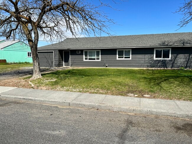 1219 Arlington Dr in Moses Lake, WA - Building Photo - Building Photo