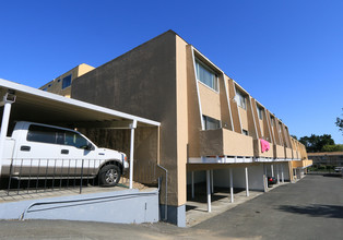 Regency Townhouses in Vallejo, CA - Foto de edificio - Building Photo