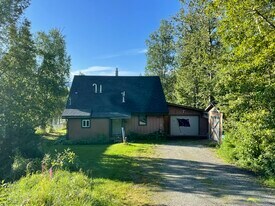 3200 E Palmdale Dr in Wasilla, AK - Building Photo