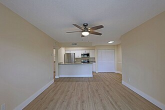 5331 Summerlin Rd in Ft. Myers, FL - Building Photo - Building Photo