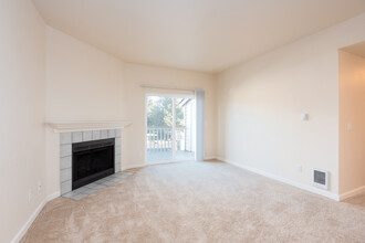 Juanita Brook Apartments in Kirkland, WA - Foto de edificio - Interior Photo