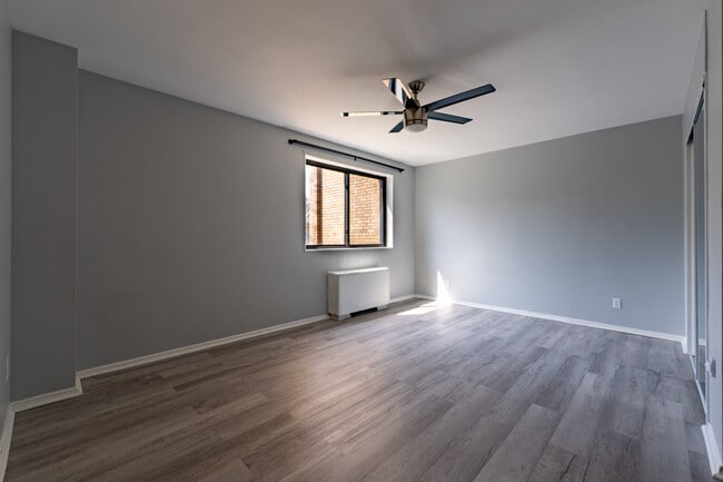 8601 Manchester Rd, Unit 321 in Silver Spring, MD - Foto de edificio - Building Photo