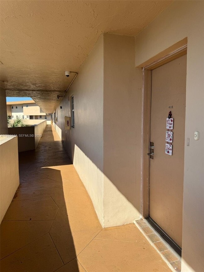 8897 Fontainebleau Blvd in Miami, FL - Building Photo - Building Photo