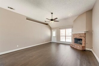 1939 Cutler Dr in Mesquite, TX - Foto de edificio - Building Photo