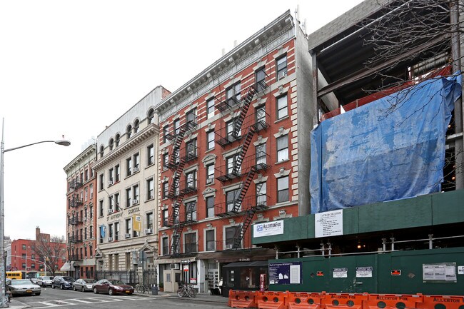 56-58 Macdougal St in New York, NY - Foto de edificio - Building Photo