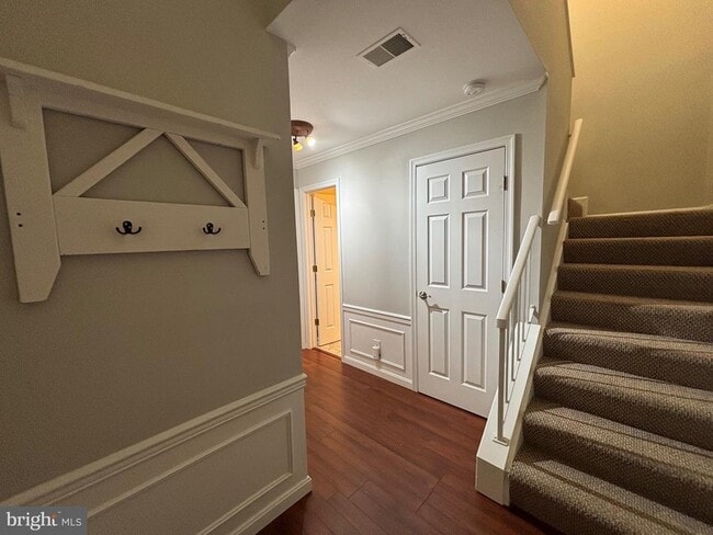 9230 Cardinal Forest Ln in Lorton, VA - Building Photo - Building Photo