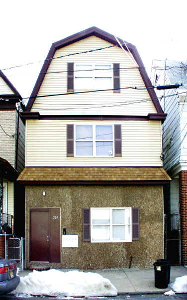 209 John St in Harrison, NJ - Building Photo