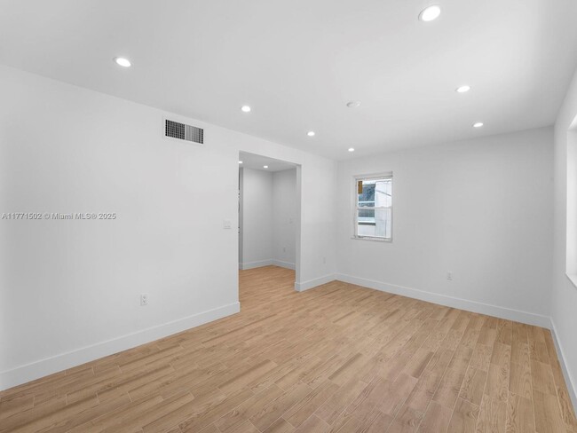 236 NW 41st Ave in Miami, FL - Building Photo - Building Photo