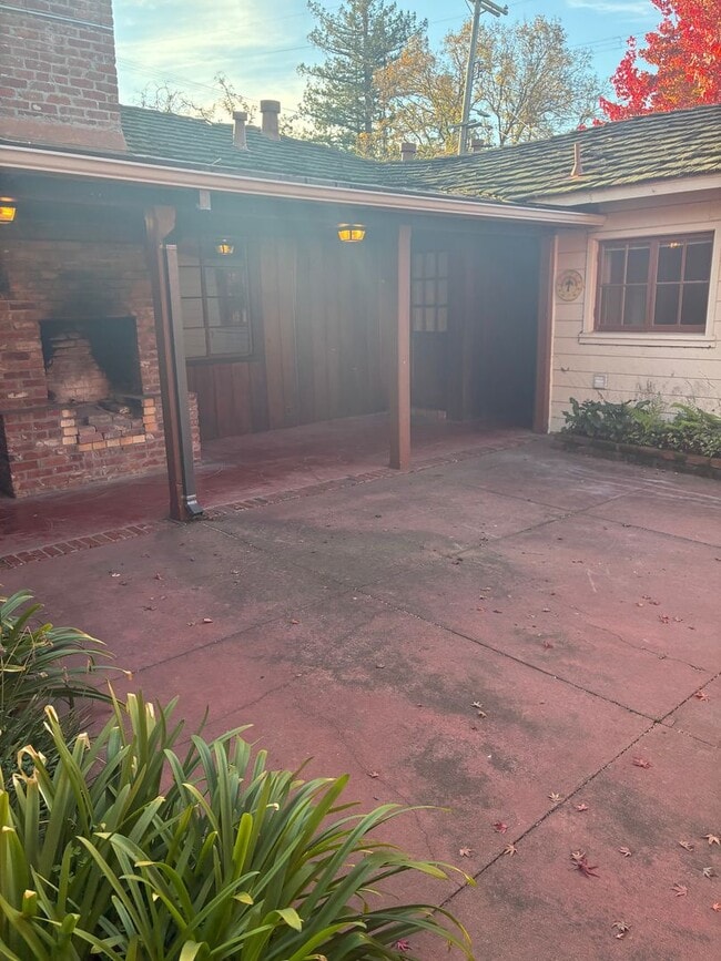 1150 Stockbridge Ave in Redwood City, CA - Building Photo - Building Photo