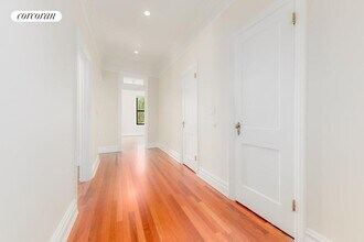 73 W 82 St in New York, NY - Foto de edificio - Building Photo