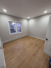 437 Elizabeth Ave in Elizabeth, NJ - Building Photo - Building Photo