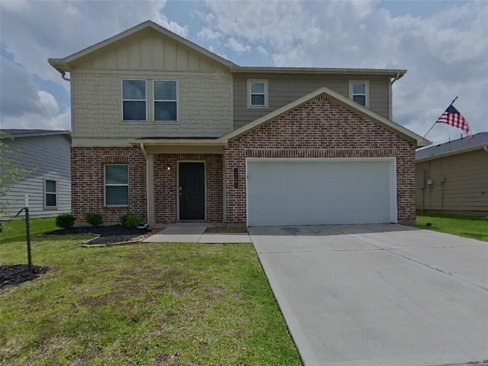 15684 Del Norte Dr in Conroe, TX - Building Photo