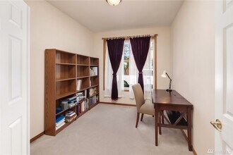 8019 NE 179th Pl in Kenmore, WA - Building Photo - Building Photo