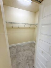 8301 NW 41st St, Unit B-107 in Doral, FL - Foto de edificio - Building Photo