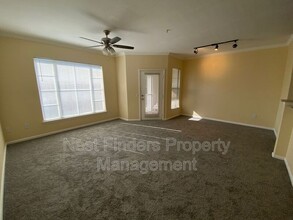 8290 Gate Pkwy W in Jacksonville, FL - Building Photo - Building Photo