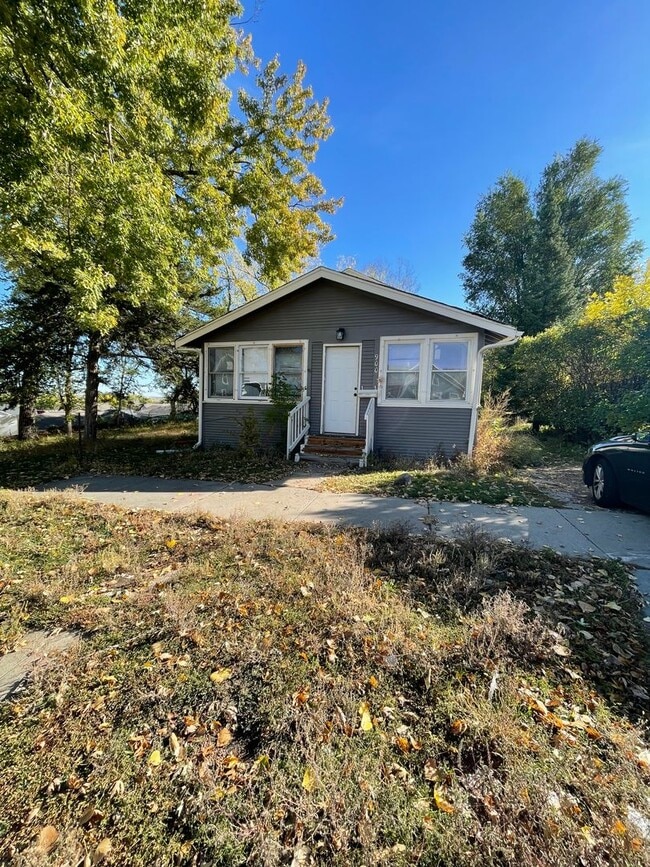 property at 900 N Mable Ave