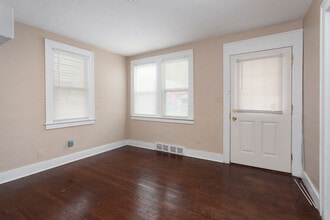 36 E Kalama Ave in Madison Heights, MI - Building Photo - Building Photo