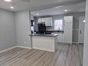 314 S Rose Hill Rd, Unit A in Rose Hill, KS - Foto de edificio - Building Photo