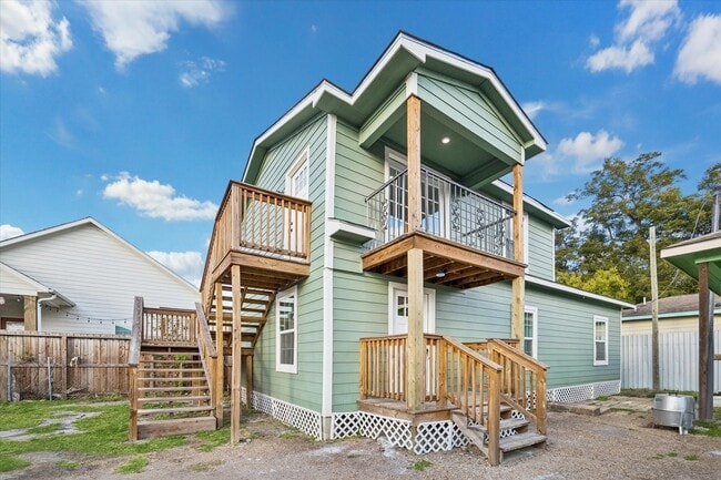 property at 711 E 32nd St