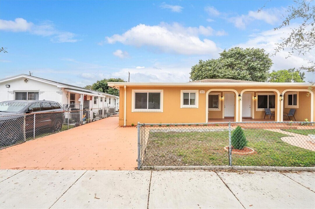 934 E 22nd St in Hialeah, FL - Building Photo