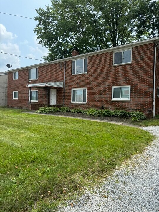 600 Graham Rd, Unit #4 in Cuyahoga Falls, OH - Building Photo