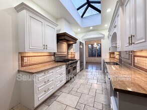 1980 SW Terrace Dr in Portland, OR - Building Photo - Building Photo