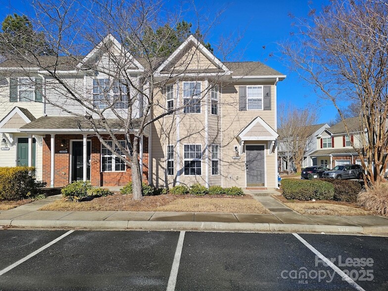 3410 Broadwick St, Unit 4E in Charlotte, NC - Building Photo