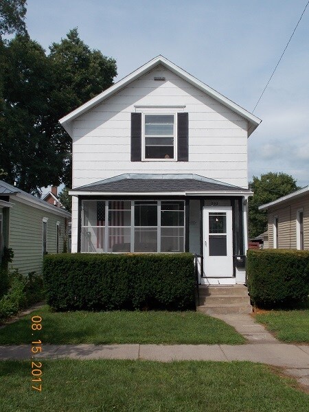 202 E Sanborn St in Winona, MN - Building Photo
