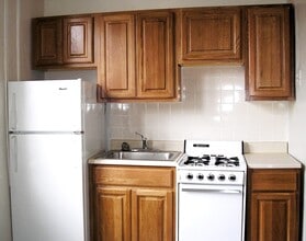 Pineda Apartments in Elizabeth, NJ - Building Photo - Interior Photo