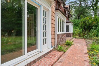 30 Bryce Ave in Glen Cove, NY - Building Photo - Building Photo