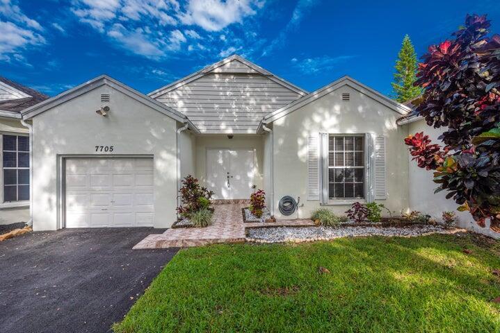 7705 Forest Green Ln in Boynton Beach, FL - Building Photo