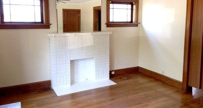 1256 Fulton Dr NW in Canton, OH - Foto de edificio - Other