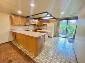 5704 Glen Echo Ave in Gladstone, OR - Foto de edificio - Building Photo