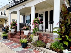 11 S Gladstone Ave, Unit 1st Floor in Margate City, NJ - Building Photo