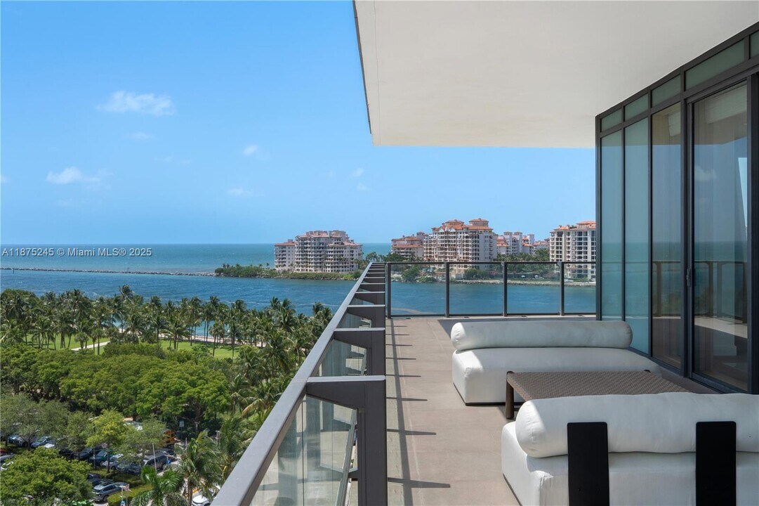 800 South Pointe Dr in Miami Beach, FL - Building Photo