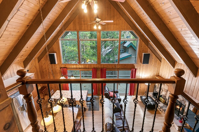 596 Pioneer Rd in Lake Arrowhead, CA - Building Photo - Building Photo