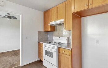 827 Chestnut St in Redwood City, CA - Building Photo - Building Photo