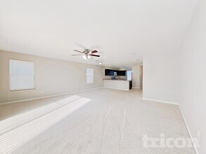 1354 Sarahs Landing Dr in Jacksonville, FL - Foto de edificio - Building Photo