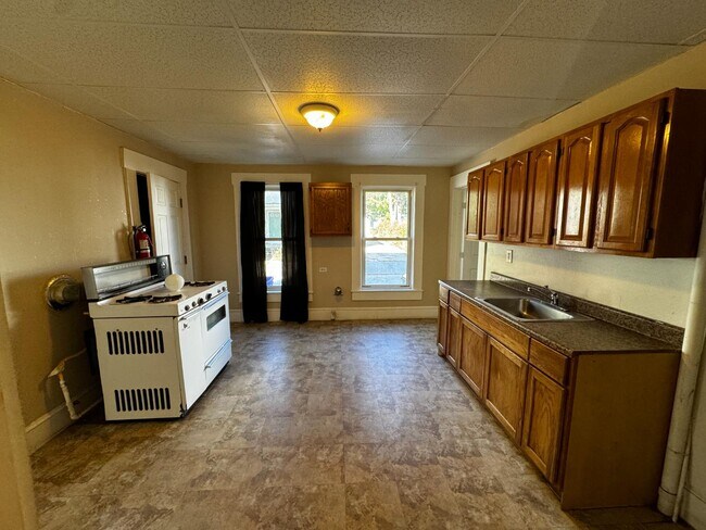 242 E High St in Manchester, NH - Building Photo - Building Photo