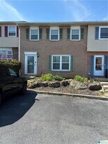 4591 N Hedgerow Dr in Allentown, PA - Building Photo
