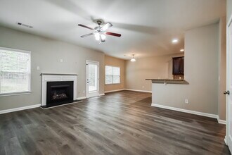 6338 Oakwell Ct in Union City, GA - Building Photo - Building Photo