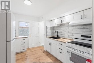 1841 Moy Ave in Windsor, ON - Building Photo - Building Photo