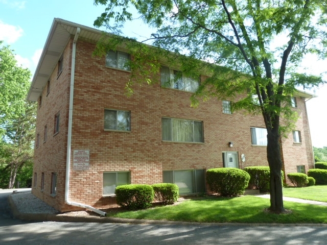 1006 18th Street A in Moline, IL - Building Photo