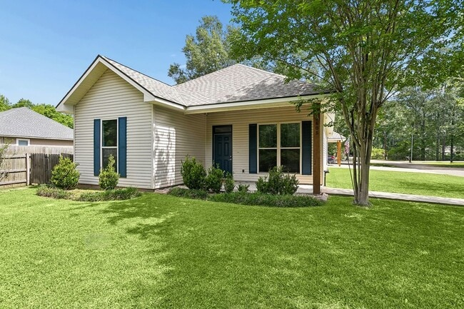 1605 Labarre St in Mandeville, LA - Building Photo - Building Photo