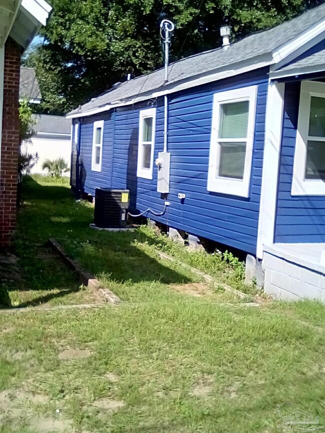 719 N Reus St in Pensacola, FL - Building Photo - Building Photo