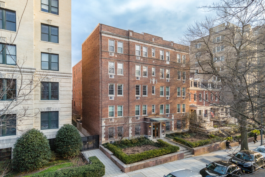 Stratford Condominiums in Washington, DC - Building Photo