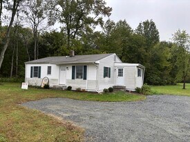 7121 Quaker Neck Rd in Chestertown, MD - Building Photo